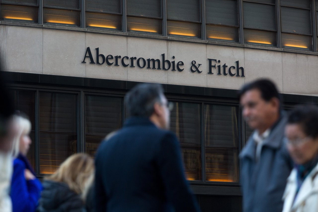 Abercrombie’s Sales Slip as Fewer Shoppers Visit Its Stores – WSJ