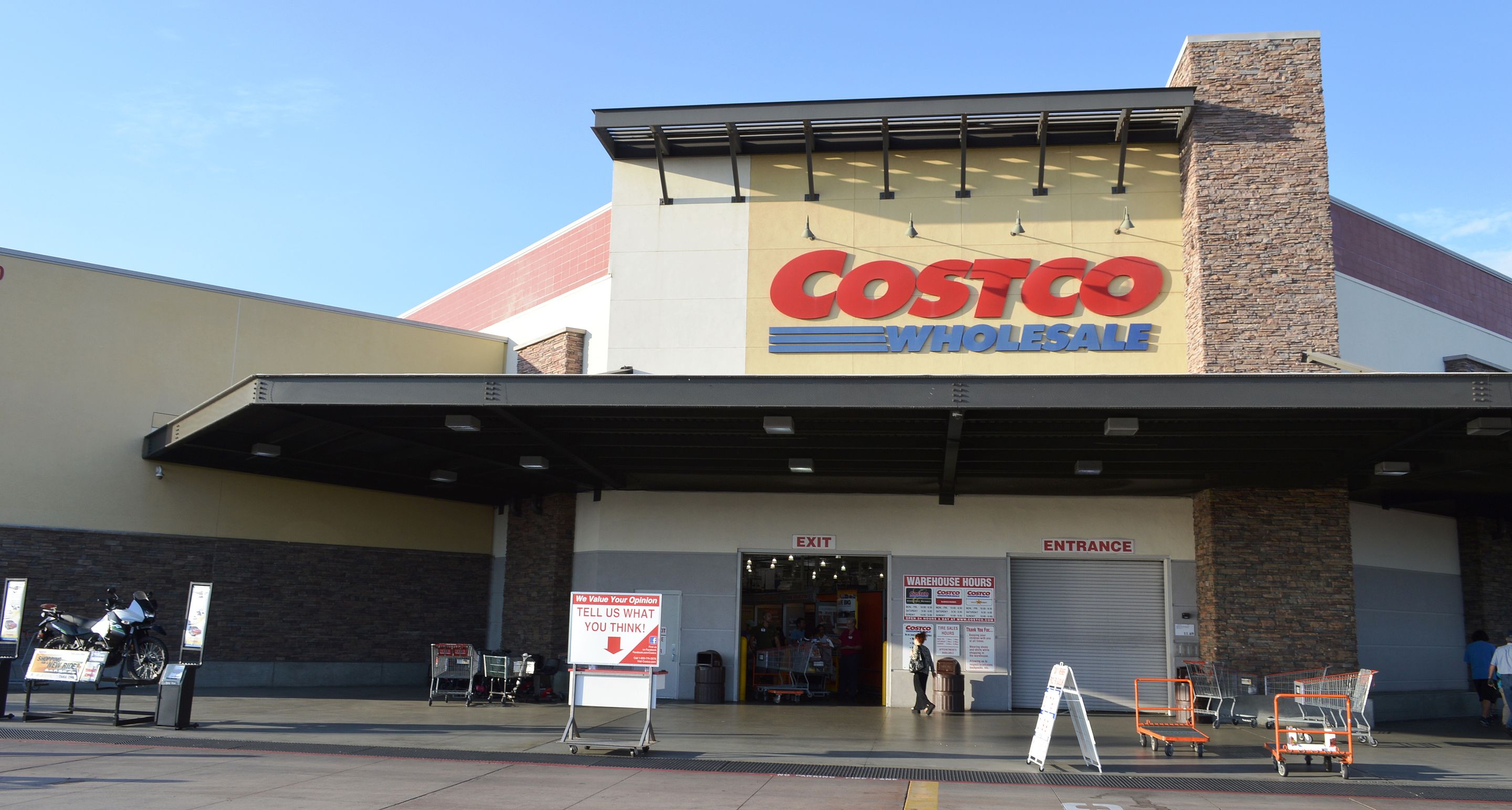 Costco Shares Fall, But Was It All Bad News For This Cash-Strapped Consumer Play?