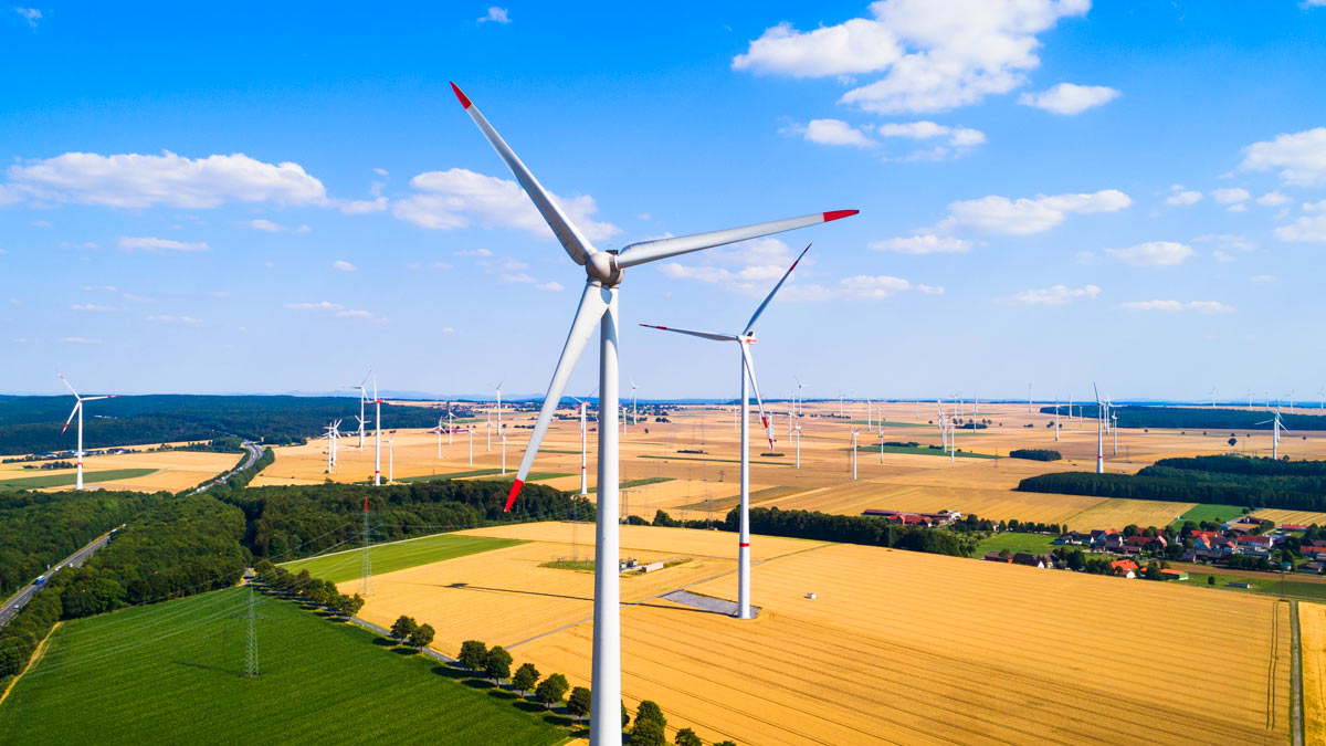 With Tax Breaks Set to Expire, Wind Projects Open Their Sails